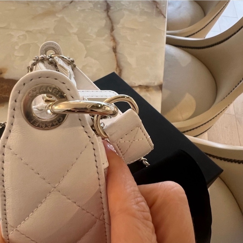 Chanel 2025 White Mesh with chain Shoulder Bag - Picture 5 of 9